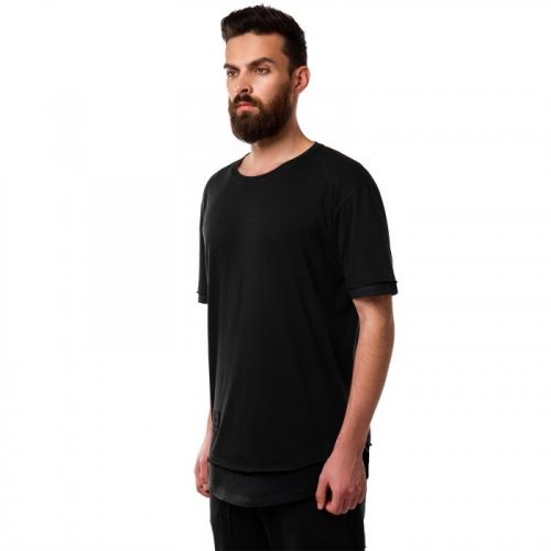 Стильная чёрная футболка DARTH от украинского бренда FUSION