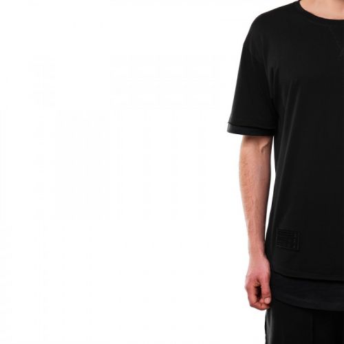Стильная чёрная футболка DARTH от украинского бренда FUSION